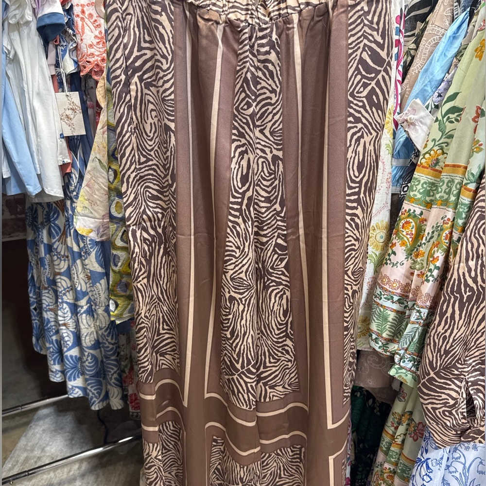 ST98. Wide-Leg Satin Two piece set in Brown - Picture 3 of 3